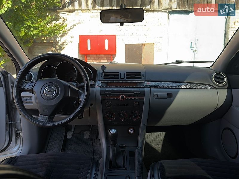 Хетчбек Mazda 3 2003 в Корсунь-Шевченківському