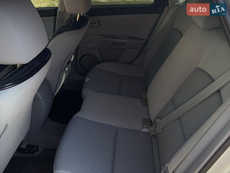 Хетчбек Mazda 3 2003 в Корсунь-Шевченківському