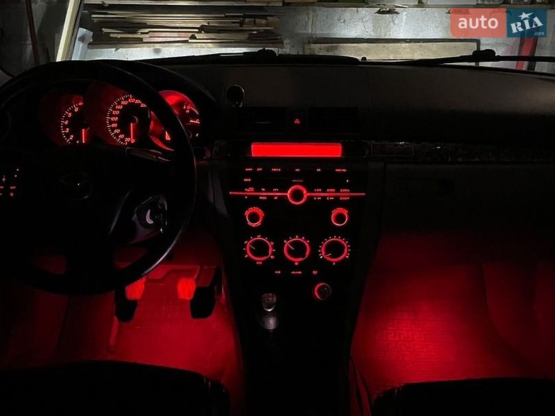 Хетчбек Mazda 3 2003 в Корсунь-Шевченківському