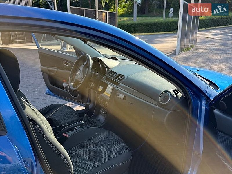 Седан Mazda 3 2005 в Каменском