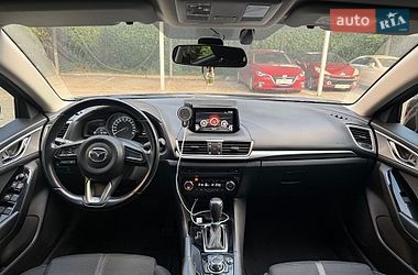 Седан Mazda 3 2017 в Дніпрі