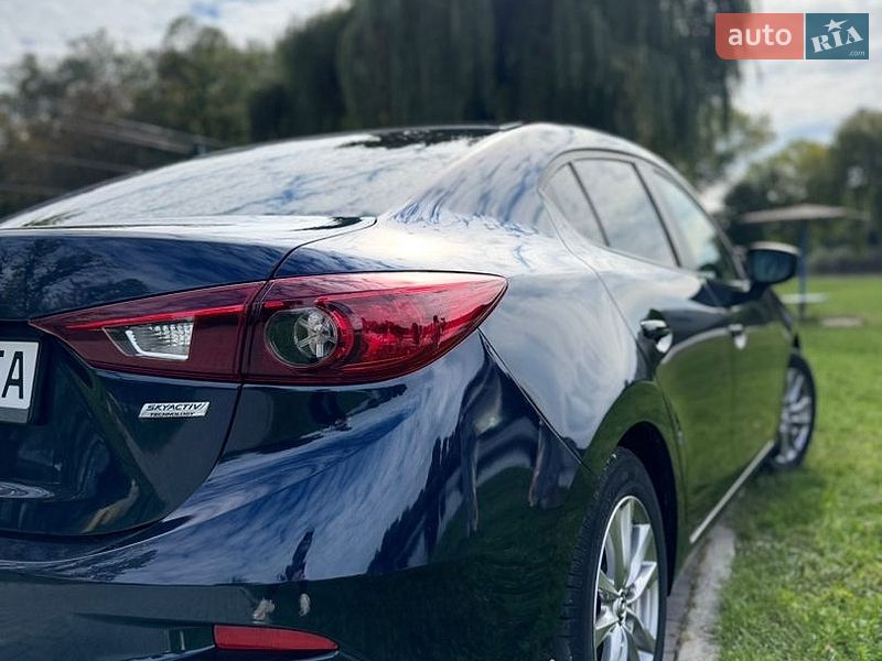 Седан Mazda 3 2016 в Кременчуці