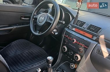 Хетчбек Mazda 3 2004 в Южному