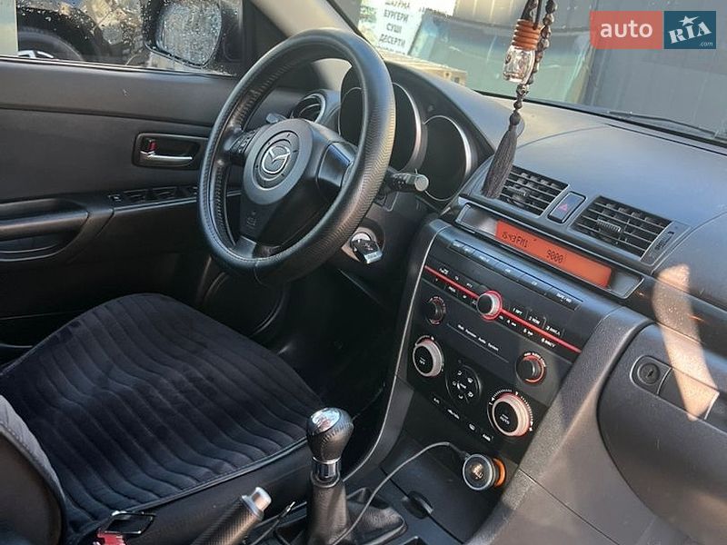 Хетчбек Mazda 3 2004 в Южному