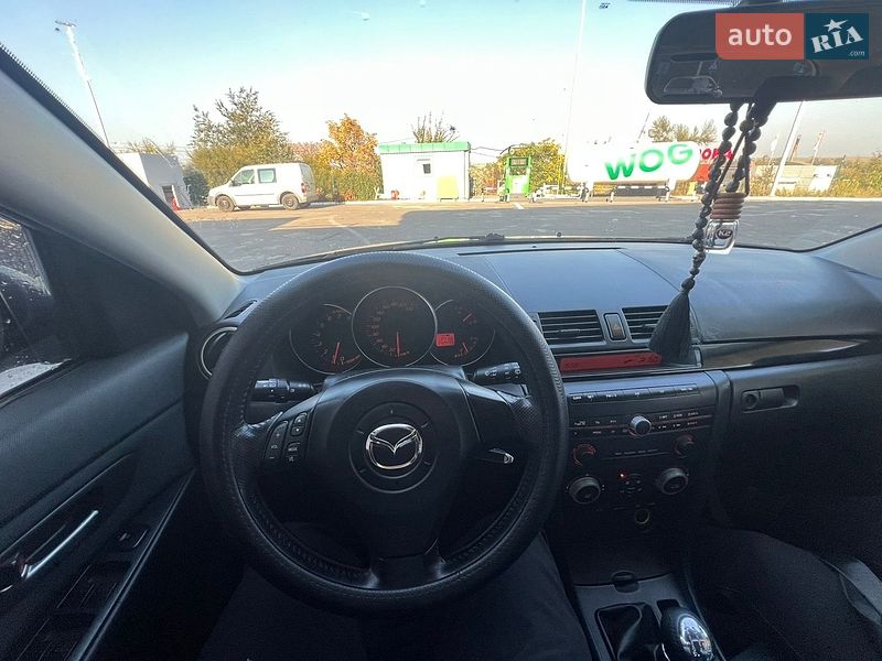 Хетчбек Mazda 3 2004 в Южному