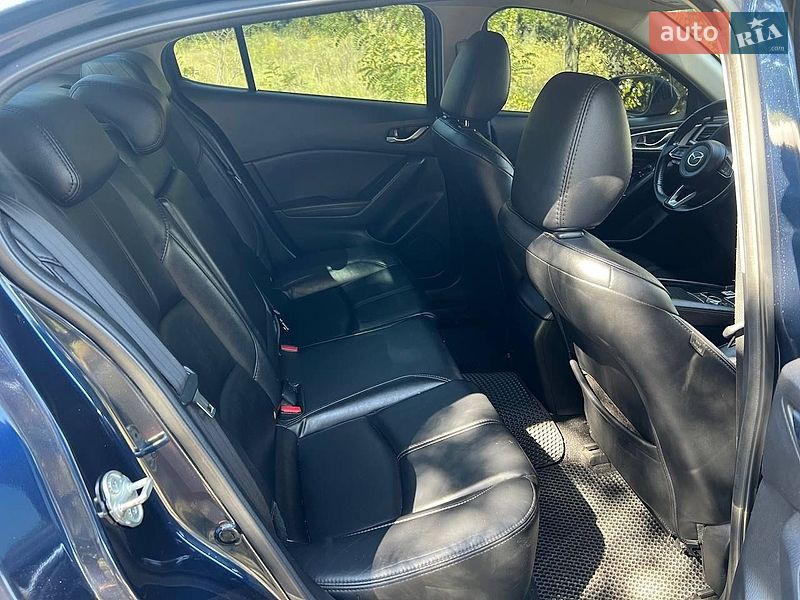 Седан Mazda 3 2018 в Днепре