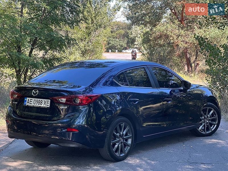 Седан Mazda 3 2018 в Днепре