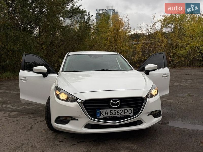 Седан Mazda 3 2018 в Киеве