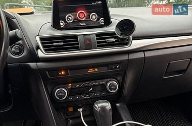 Седан Mazda 3 2018 в Киеве