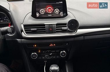 Седан Mazda 3 2018 в Киеве