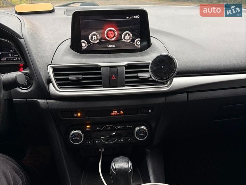Седан Mazda 3 2018 в Киеве