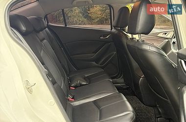 Седан Mazda 3 2018 в Киеве