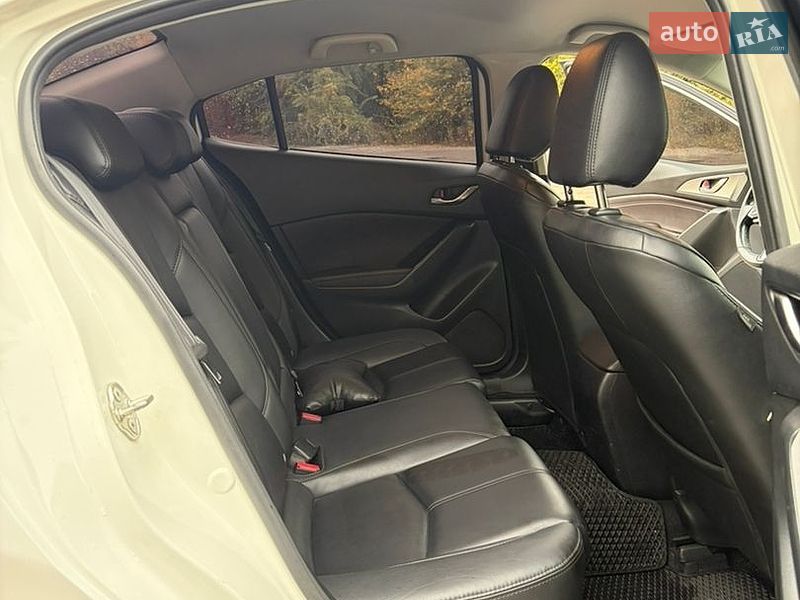 Седан Mazda 3 2018 в Киеве