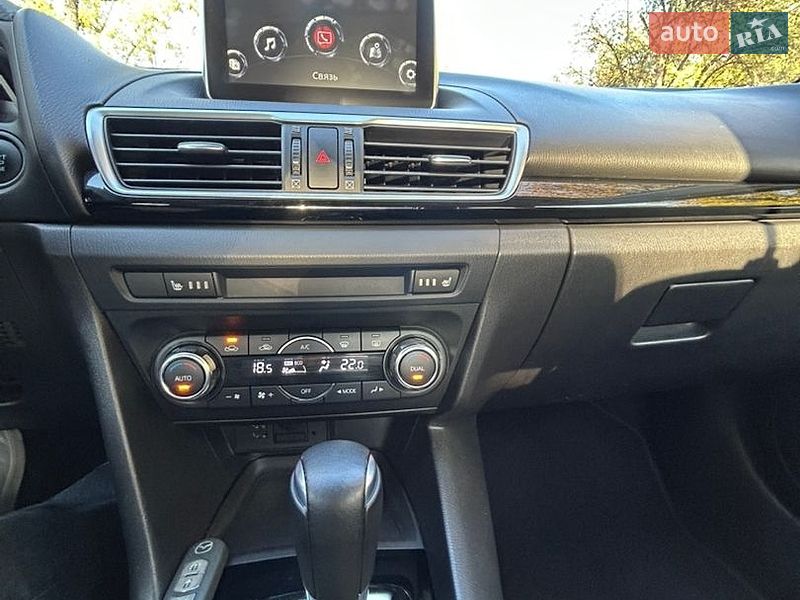 Седан Mazda 3 2016 в Києві