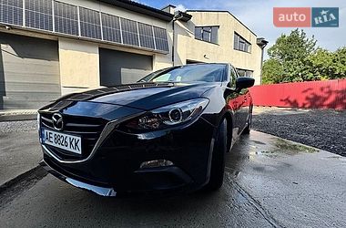 Седан Mazda 3 2015 в Бурштыне
