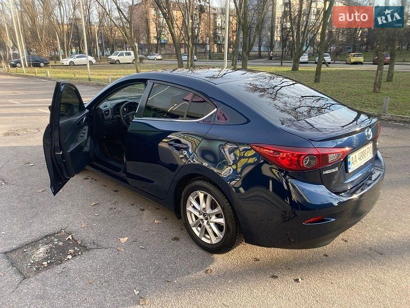 Седан Mazda 3 2015 в Киеве