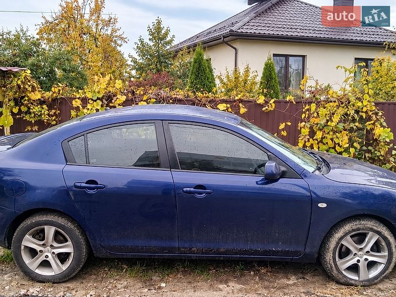 Седан Mazda 3 2005 в Буче