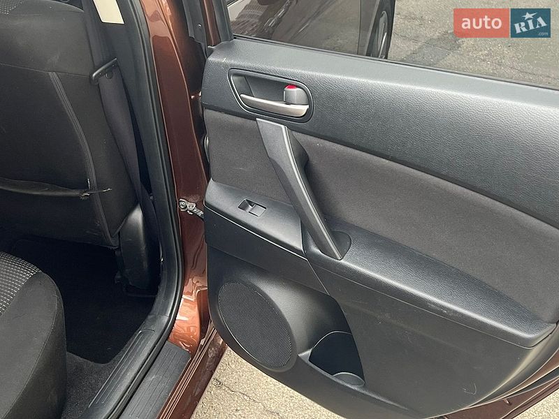 Седан Mazda 3 2012 в Києві