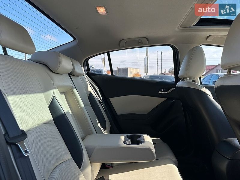 Седан Mazda 3 2014 в Івано-Франківську