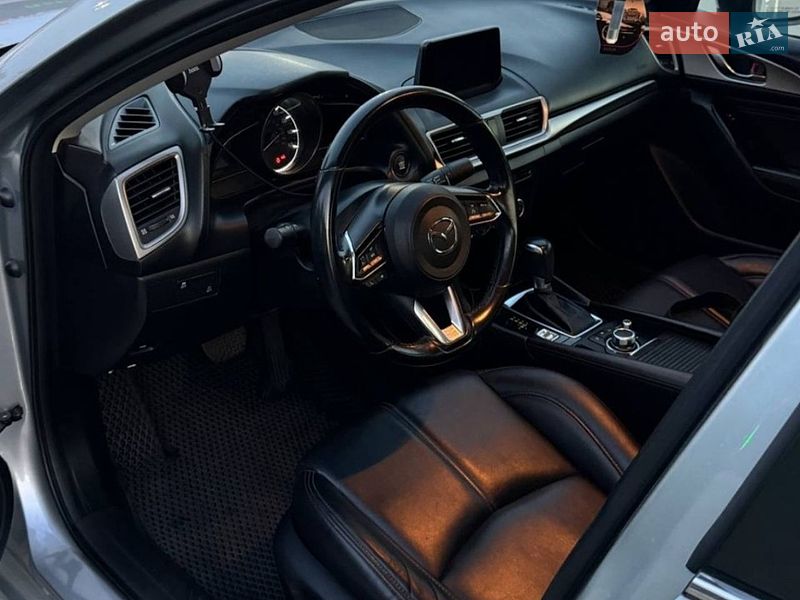 Седан Mazda 3 2017 в Миколаєві