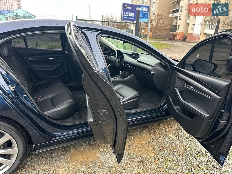 Седан Mazda 3 2019 в Ивано-Франковске