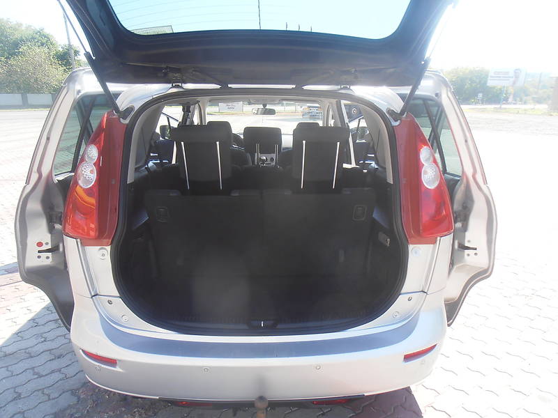 Мінівен Mazda 5 2006 в Снятині