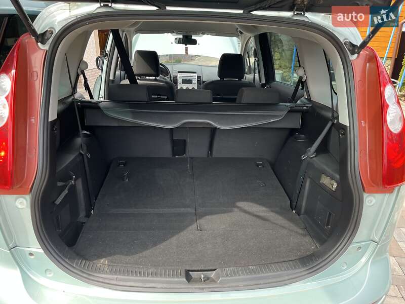 Минивэн Mazda 5 2006 в Косове