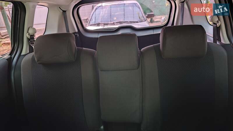 Мінівен Mazda 5 2005 в Рені