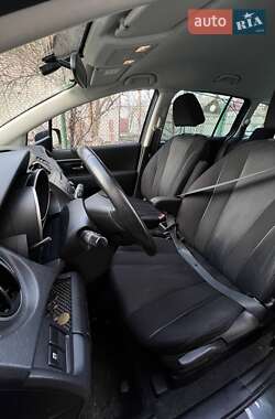 Минивэн Mazda 5 2011 в 