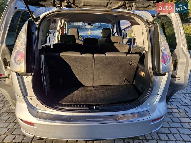Минивэн Mazda 5 2006 в Ходорове