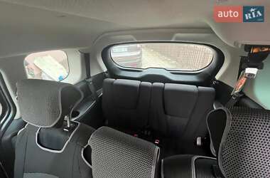 Минивэн Mazda 5 2011 в 