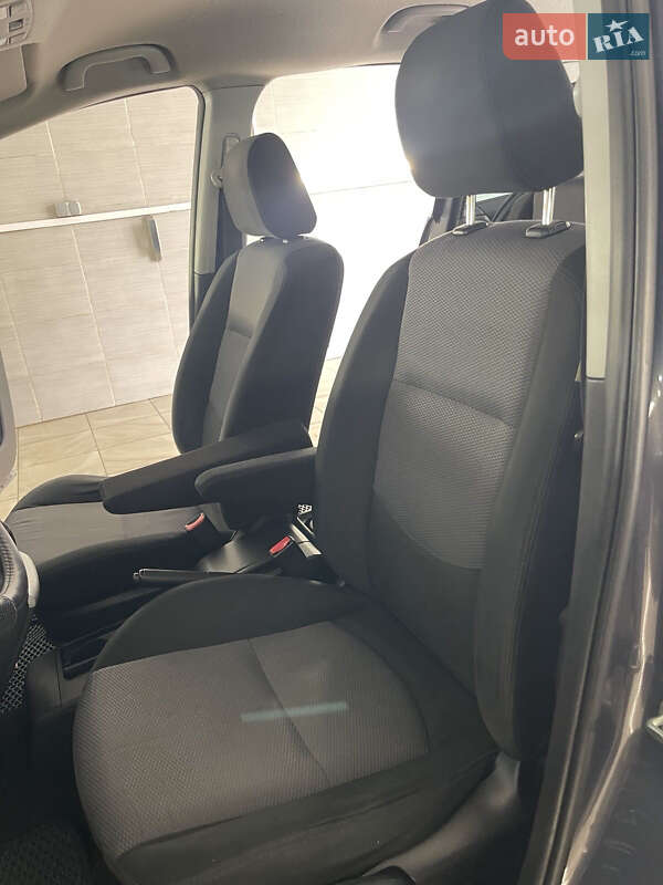 Минивэн Mazda 5 2007 в Снятине