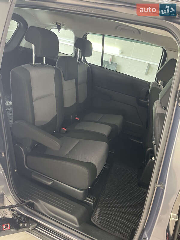 Минивэн Mazda 5 2007 в Снятине