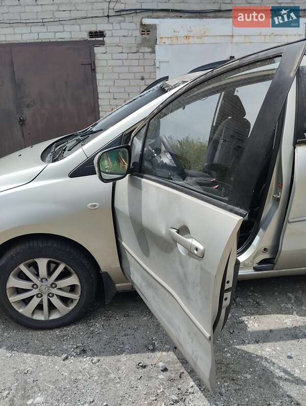Минивэн Mazda 5 2006 в Днепре