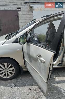 Минивэн Mazda 5 2006 в 