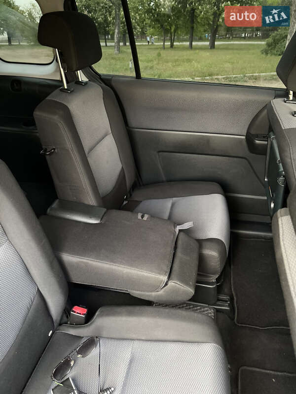 Минивэн Mazda 5 2006 в Днепре
