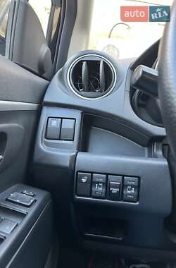Минивэн Mazda 5 2011 в 