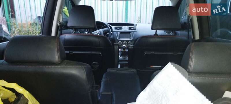 Мінівен Mazda 5 2011 в Києві
