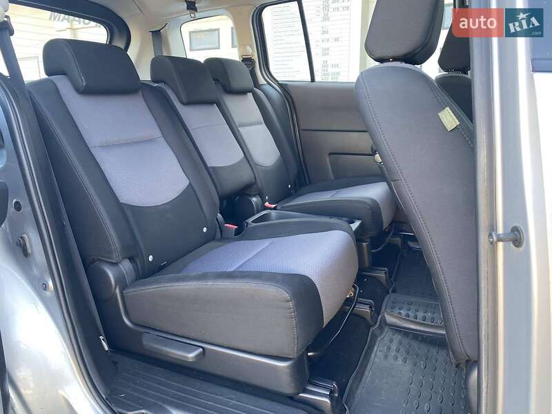 Минивэн Mazda 5 2006 в Николаеве