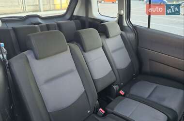 Минивэн Mazda 5 2006 в  фото 12 Минивэн Mazda 5 2006 в