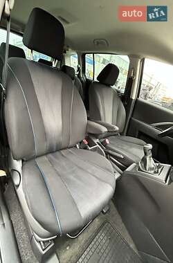 Минивэн Mazda 5 2011 в 