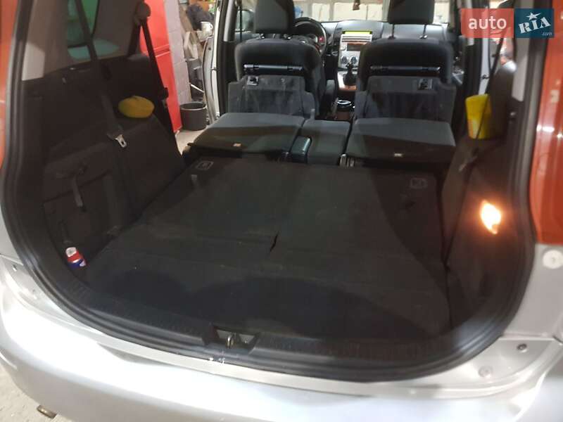 Минивэн Mazda 5 2006 в Киеве