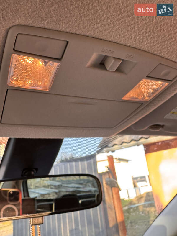 Минивэн Mazda 5 2006 в Косове фото 11 Минивэн Mazda 5 2006 в Косове