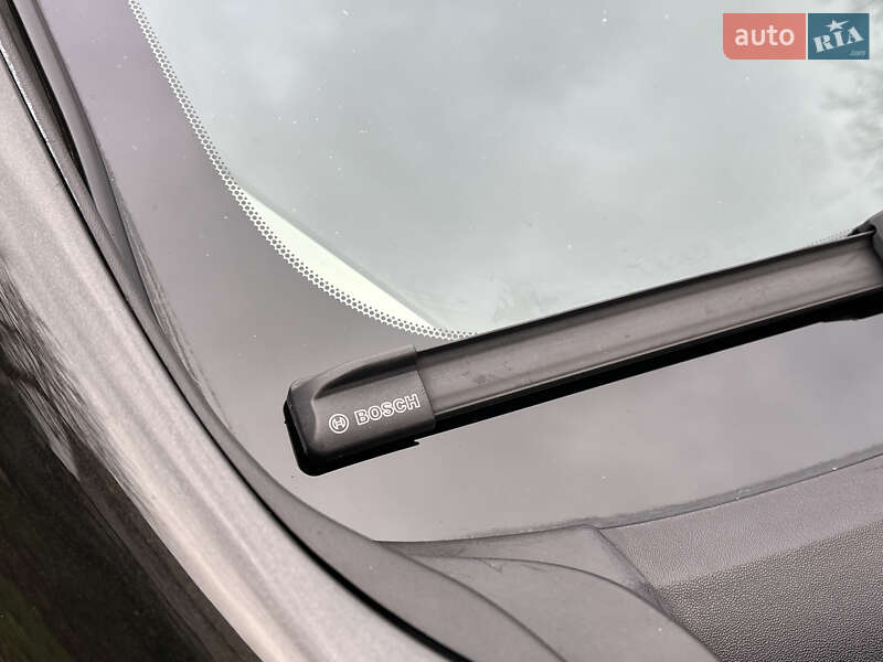 Мінівен Mazda 5 2010 в Києві