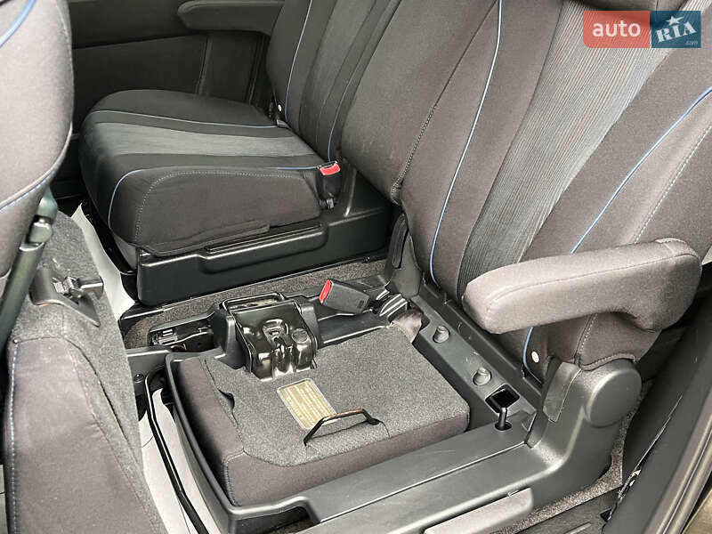 Мінівен Mazda 5 2010 в Києві