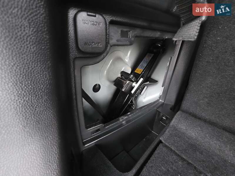 Минивэн Mazda 5 2011 в Луцке