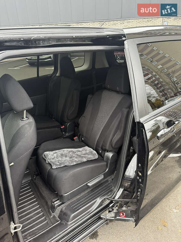 Мінівен Mazda 5 2011 в Києві