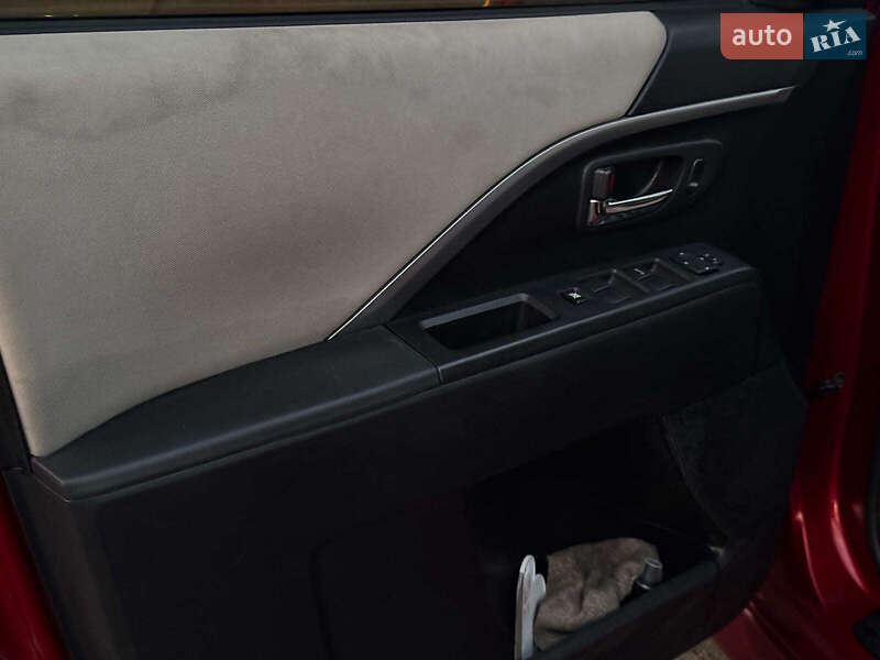 Мінівен Mazda 5 2015 в Києві фото 24 Мінівен Mazda 5 2015 в Києві