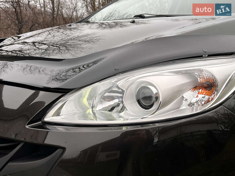 Минивэн Mazda 5 2010 в Киеве