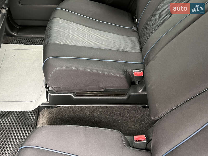 Минивэн Mazda 5 2010 в Киеве